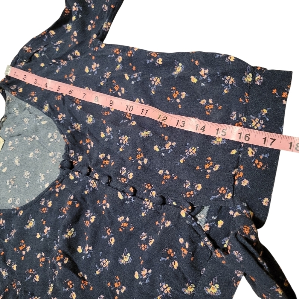 Hollister Floral Button Front Tie Knot Flowy Sleeve Crop Top - Picture 8 of 8